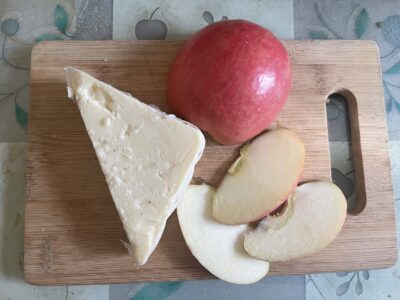 How to Pair Goat Cheeses with Apples